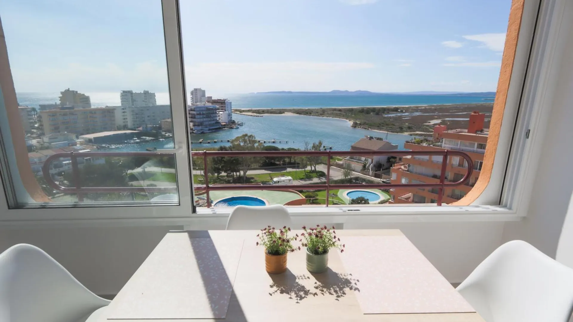 Seaview Heights Suite In Rosas
