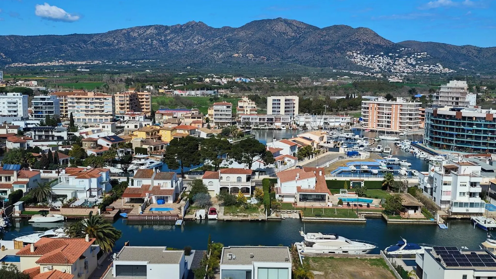 Seaview Heights Suite In Rosas Apartamento